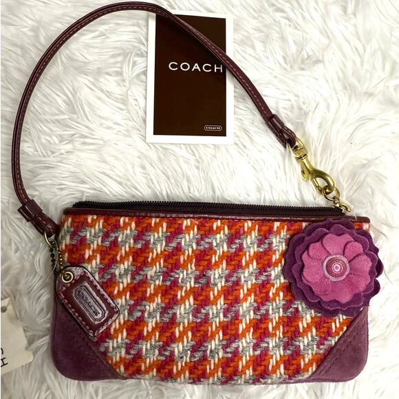 NWT COACH Hampton Houndstooth Wristlet - Picture 3 of 9
